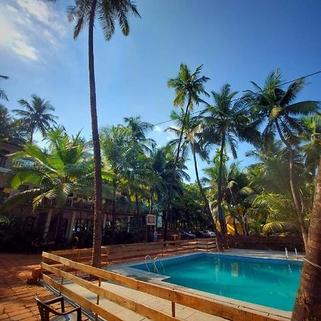Coconut Garden Beach House Mālvan Buitenkant foto